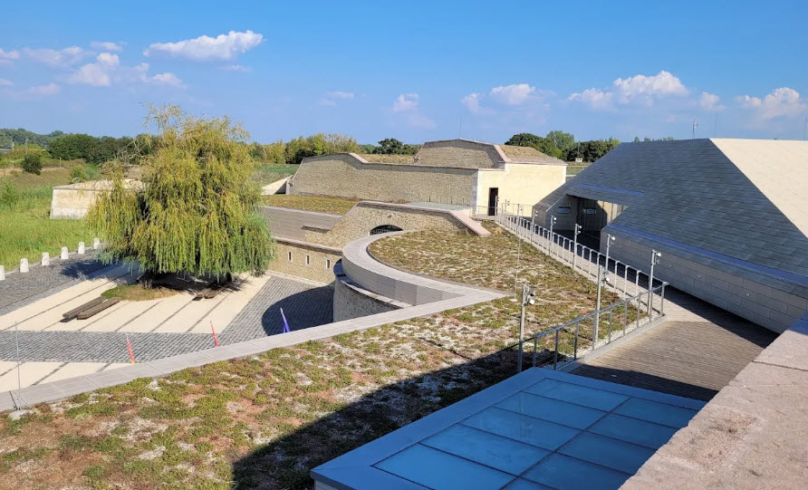 Fort Csillag, Hungary